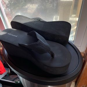 Like new, black platform sandal
